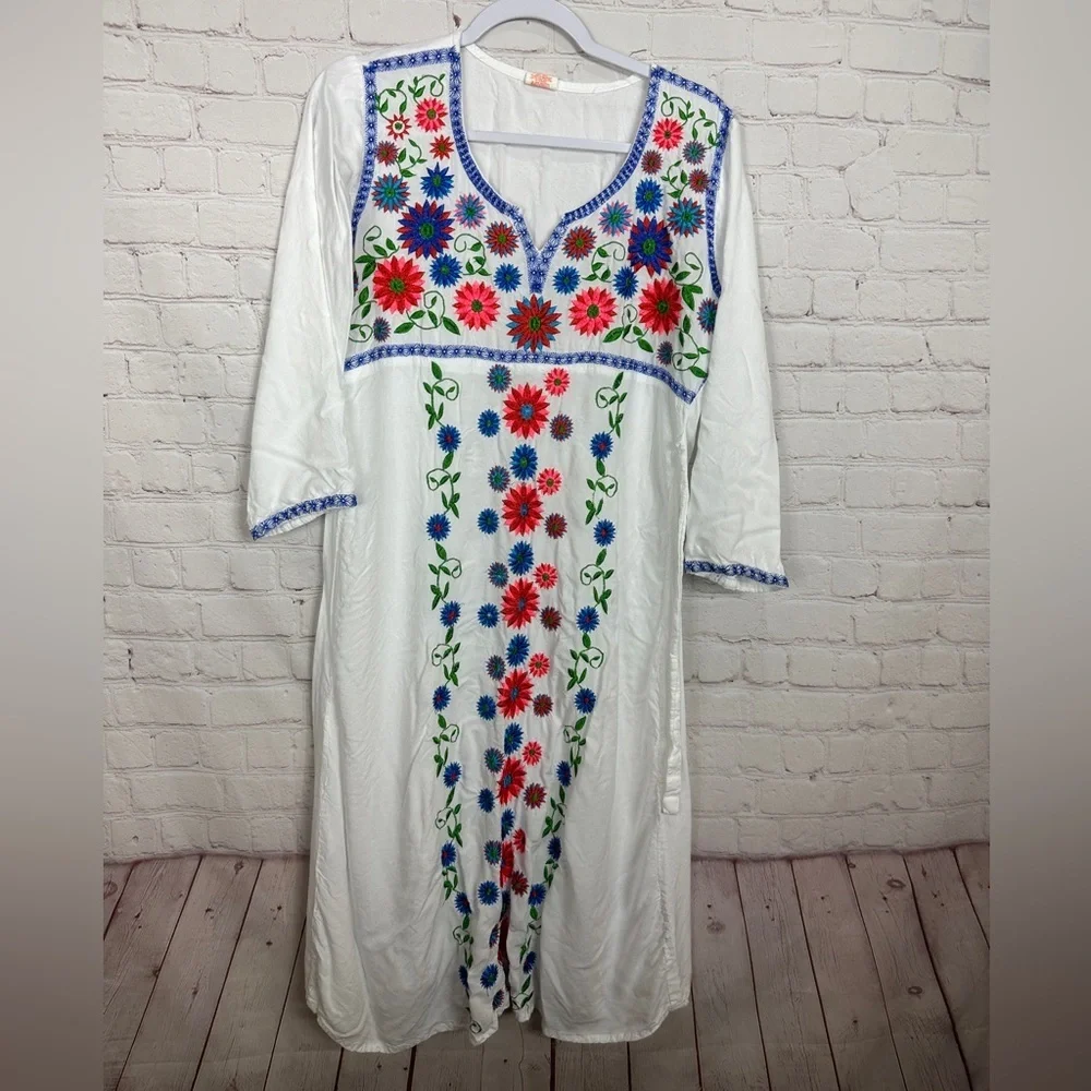 Viera‎ white viscose embroidered 3/4 sleeve swim coverup, sz S *READ